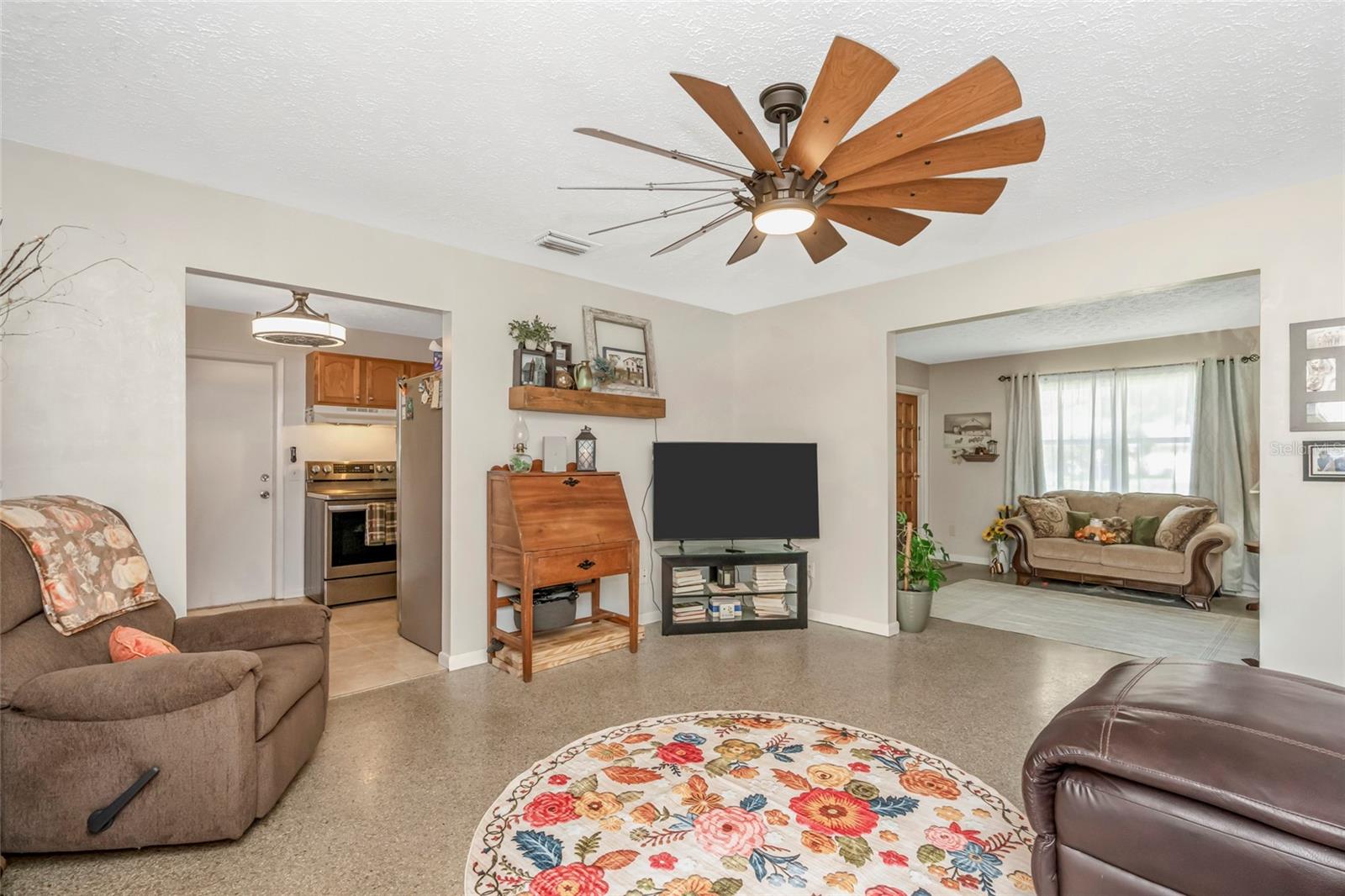 12212 Floral Ln Property Photo 15