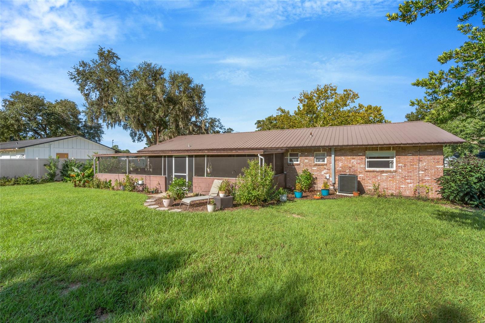 12212 Floral Ln Property Photo 32