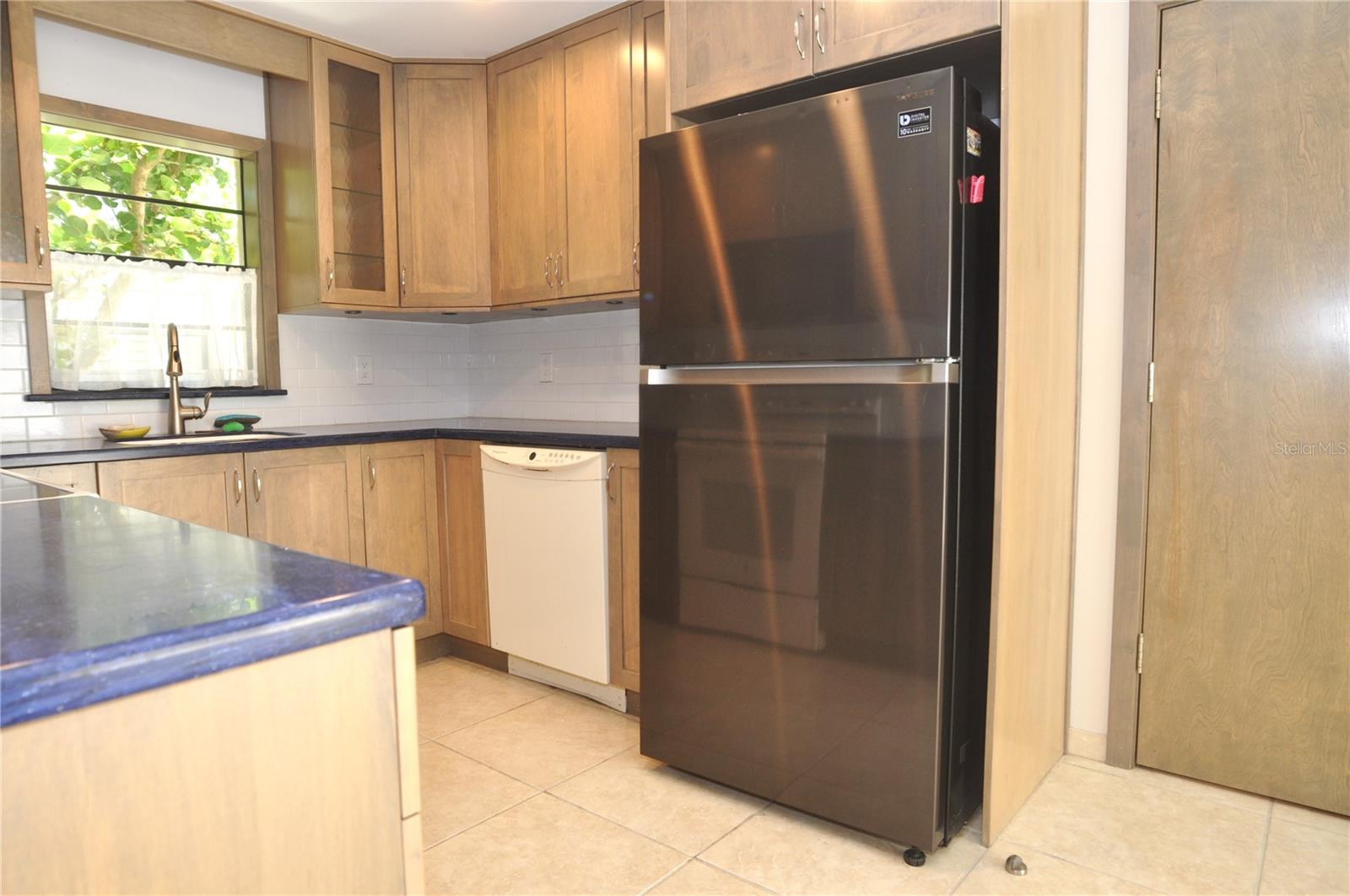 5565 Salem Square Dr N Property Photo 24