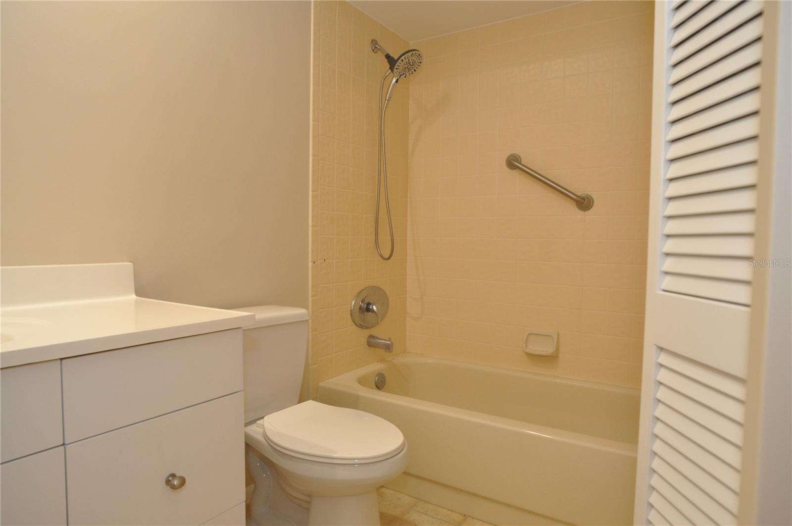 5565 Salem Square Dr N Property Photo 29