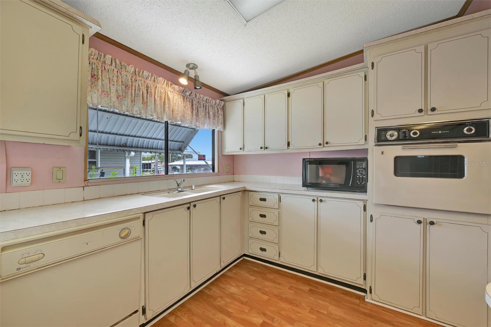 236 N Saint Thomas Cir Property Photo 7