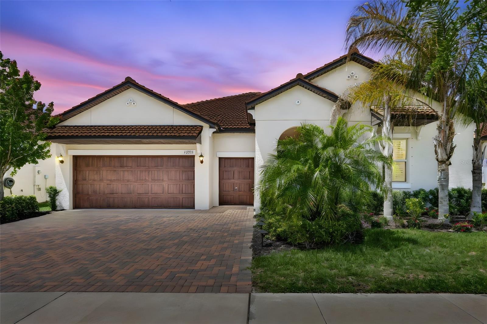 16955 Scuba Crest St Property Photo 2