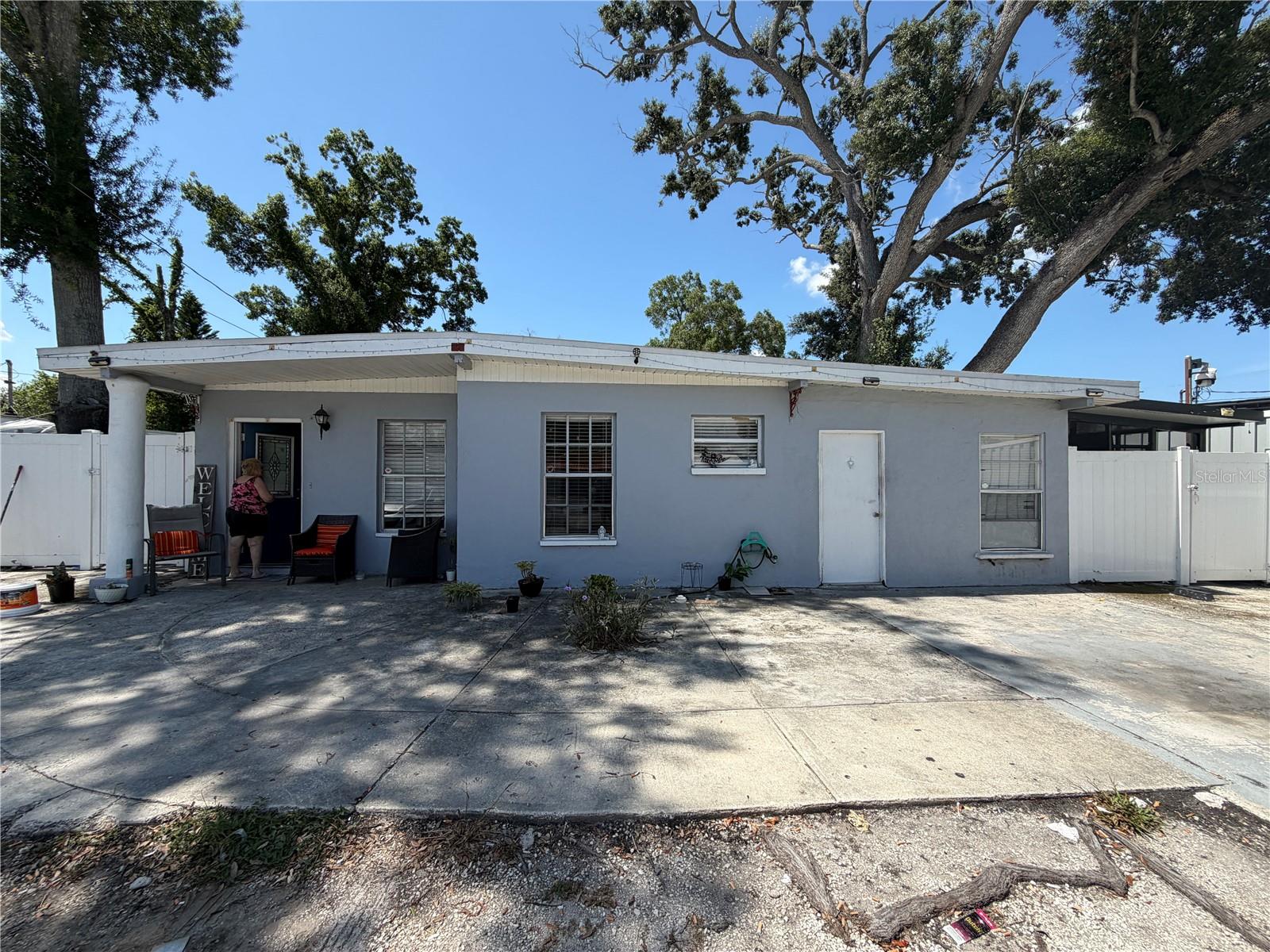 2318 W Powhatan Ave Property Photo 1