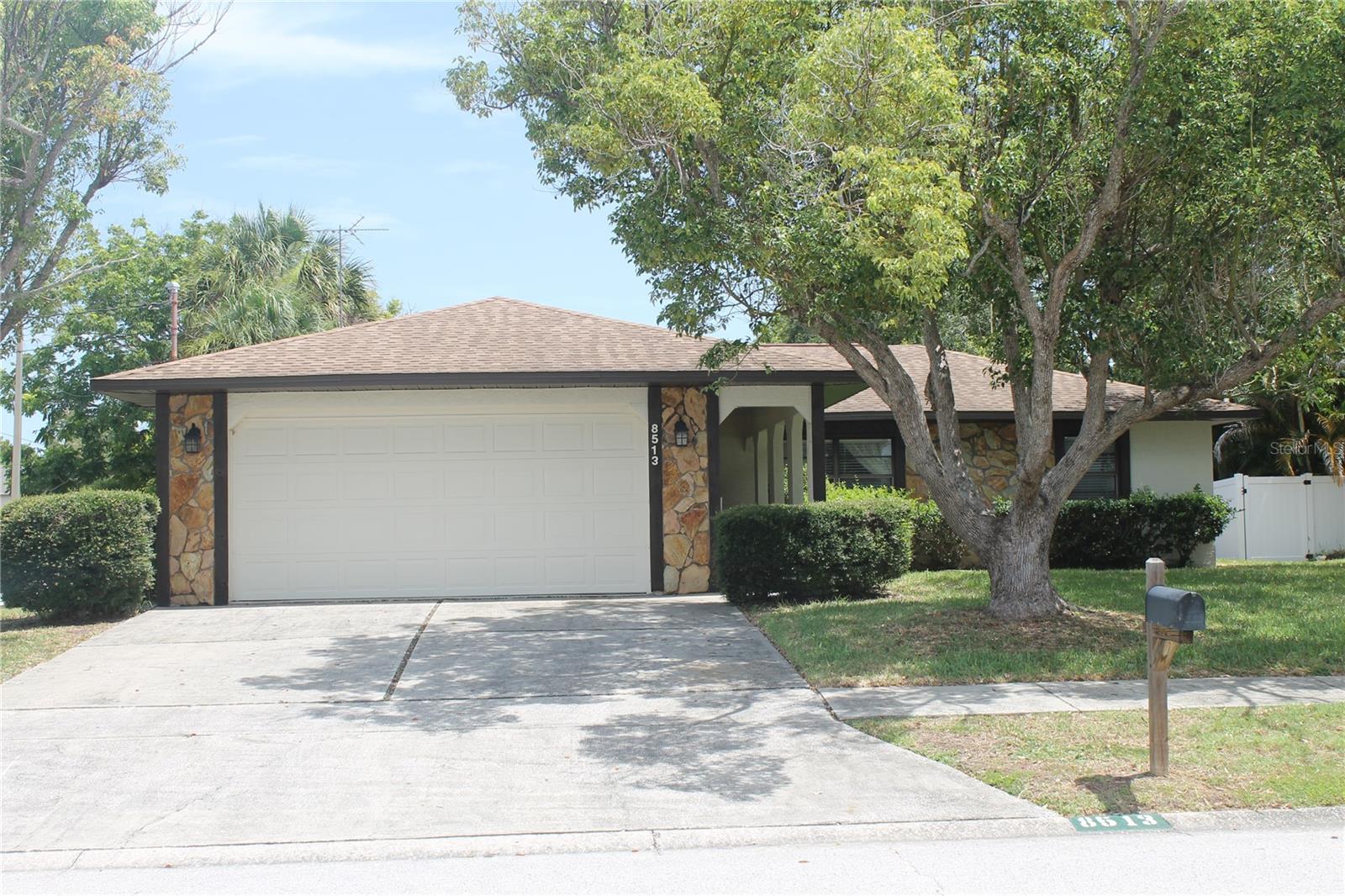 8513 Winter Haven Dr Property Photo 2