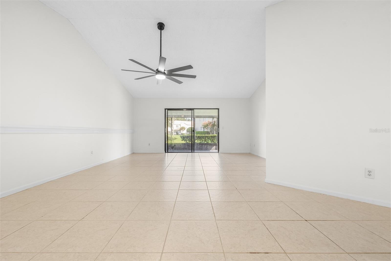 18425 Aintree Ct Property Photo 6