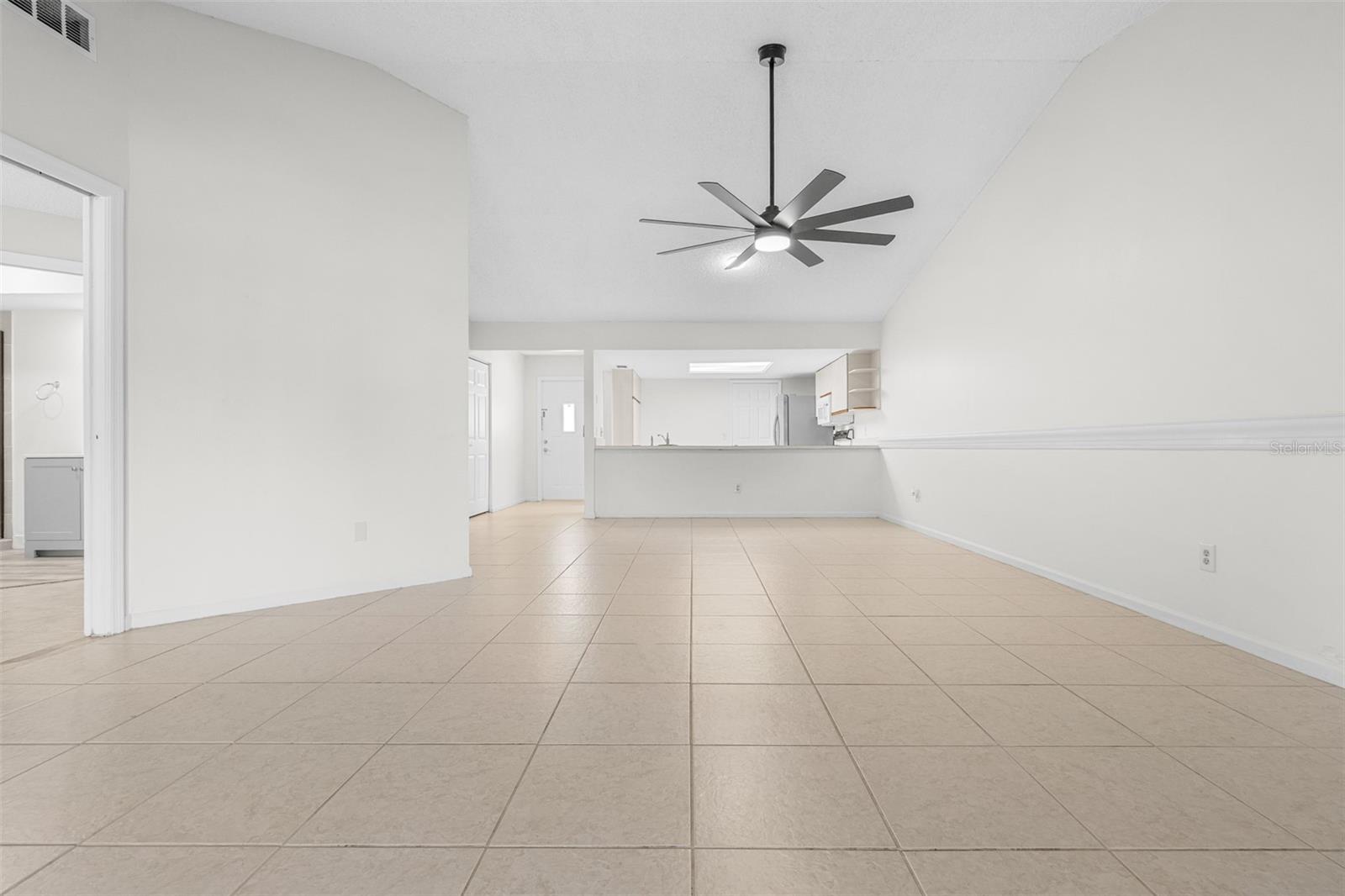 18425 Aintree Ct Property Photo 8