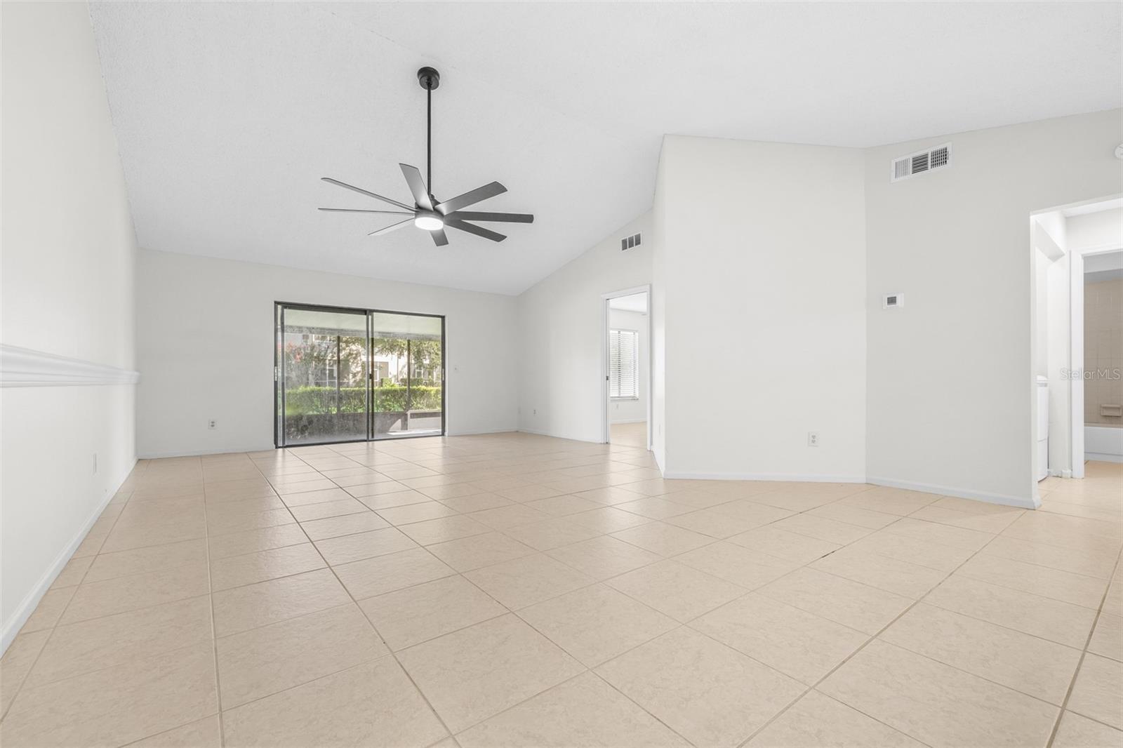 18425 Aintree Ct Property Photo 11