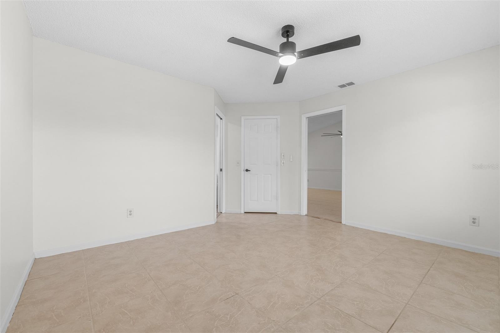 18425 Aintree Ct Property Photo 29