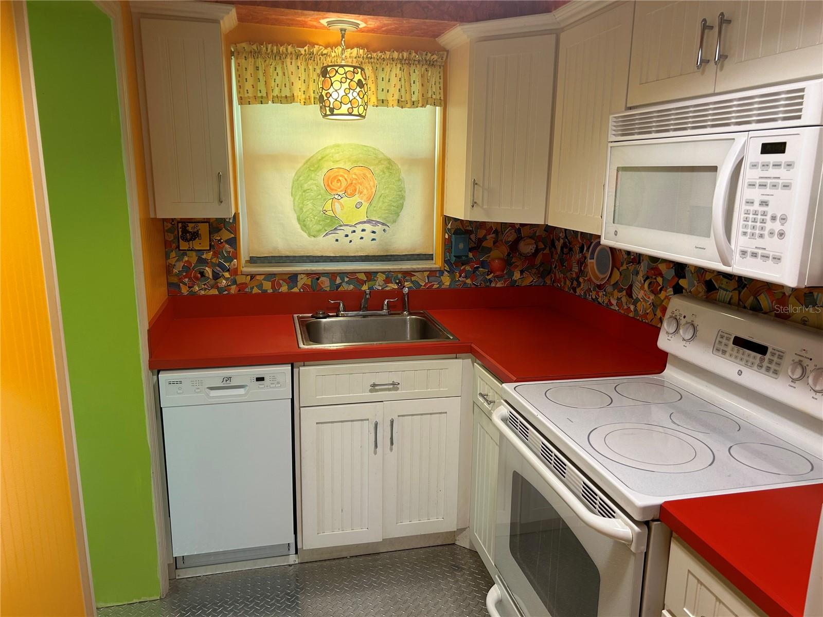 445 32nd Ave N #e109 Property Photo 6