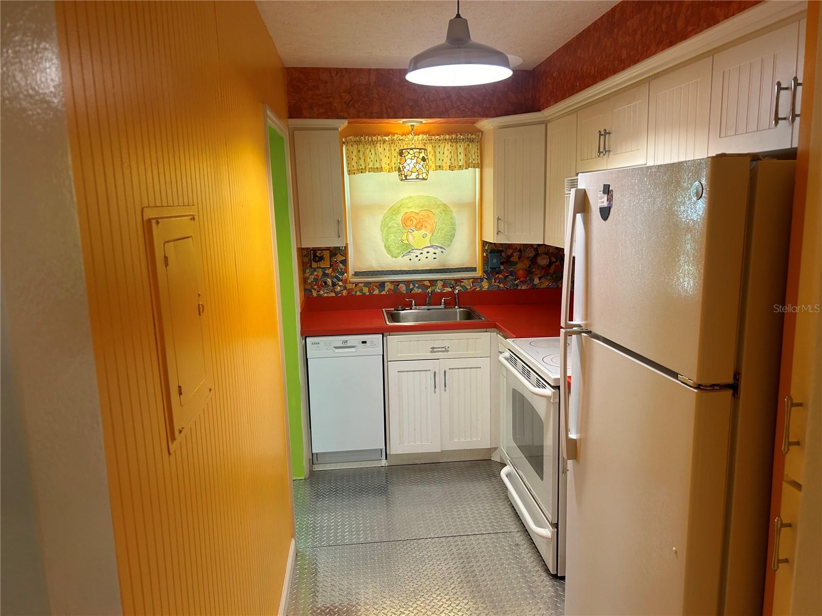 445 32nd Ave N #e109 Property Photo 7