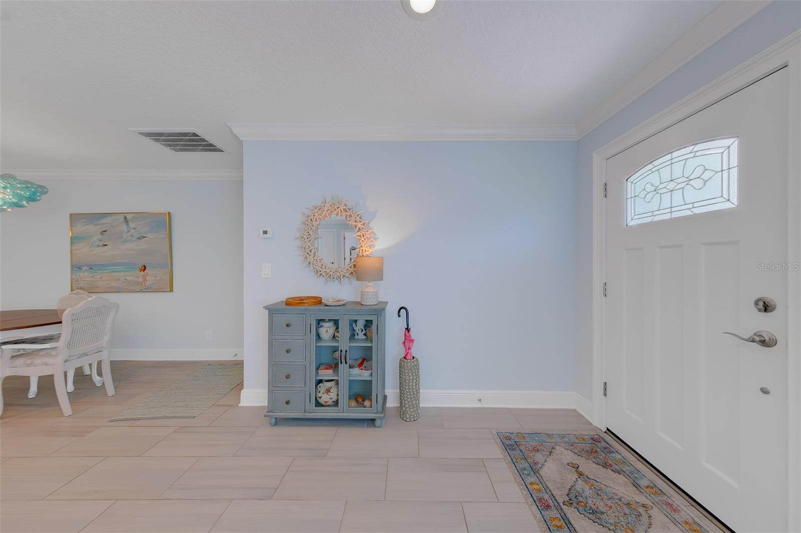 196 Overbrook Dr E Property Photo 3