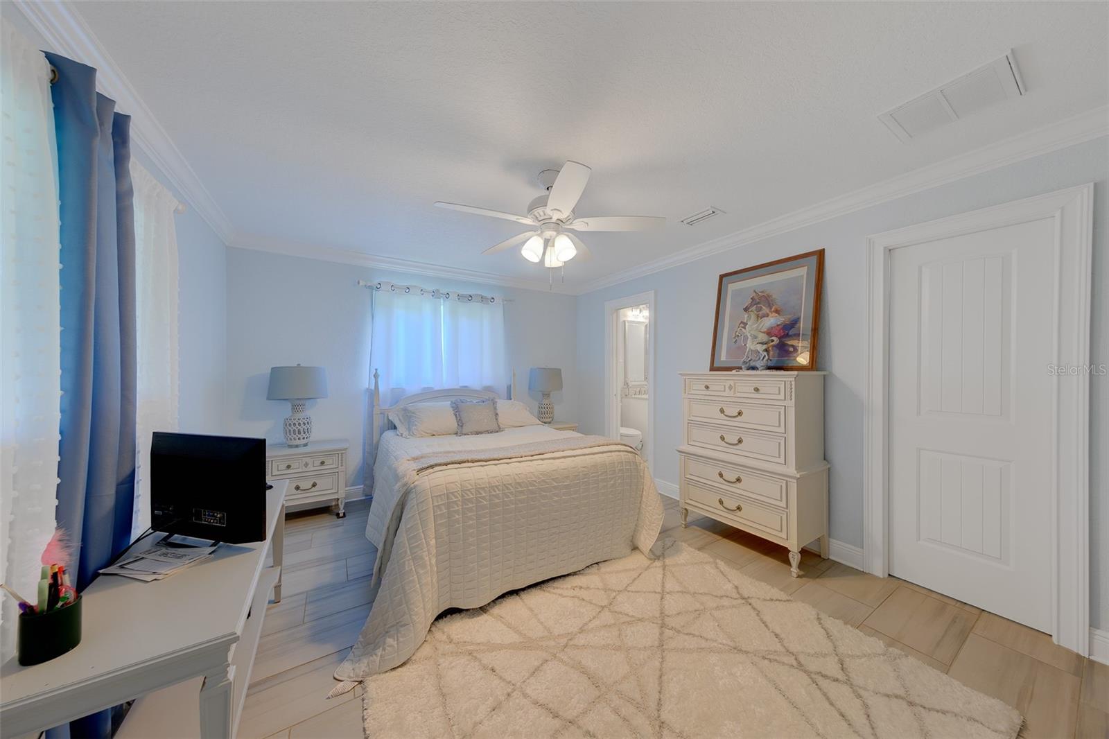 196 Overbrook Dr E Property Photo 15