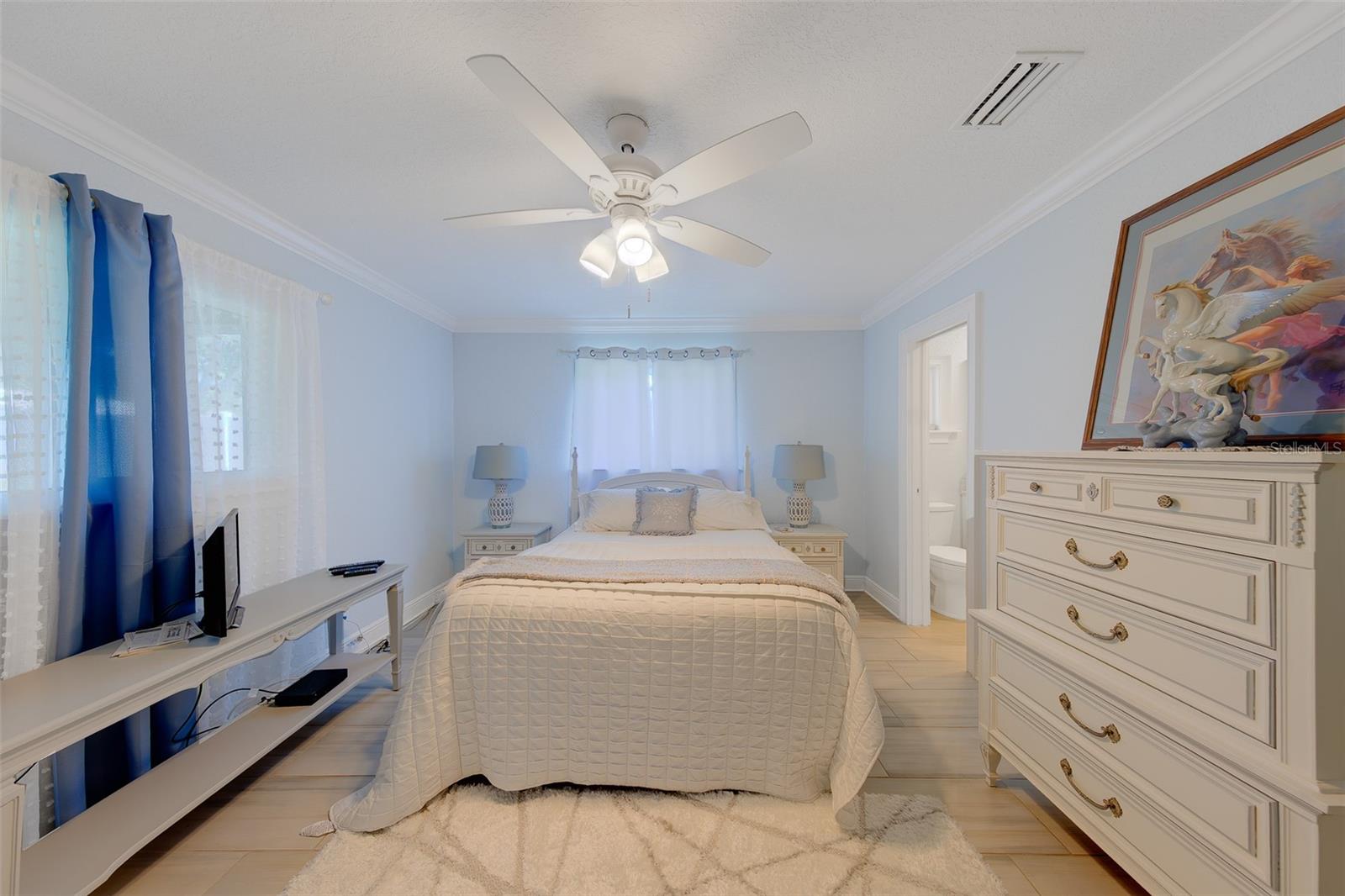 196 Overbrook Dr E Property Photo 16