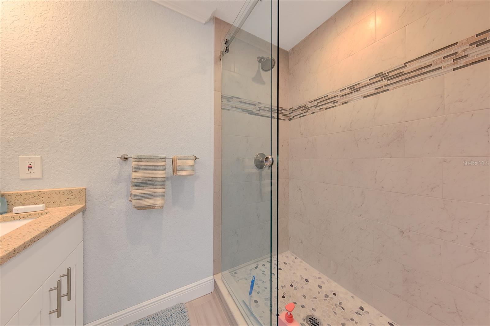 196 Overbrook Dr E Property Photo 20