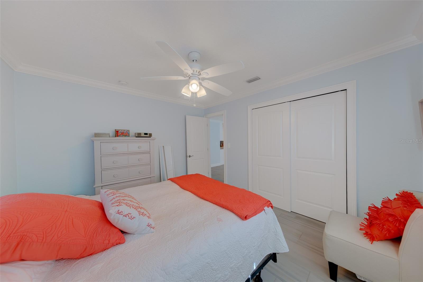 196 Overbrook Dr E Property Photo 24
