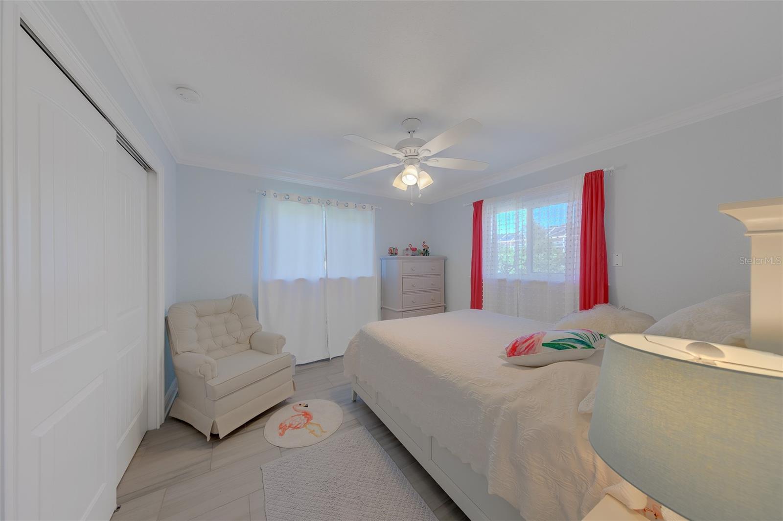 196 Overbrook Dr E Property Photo 25
