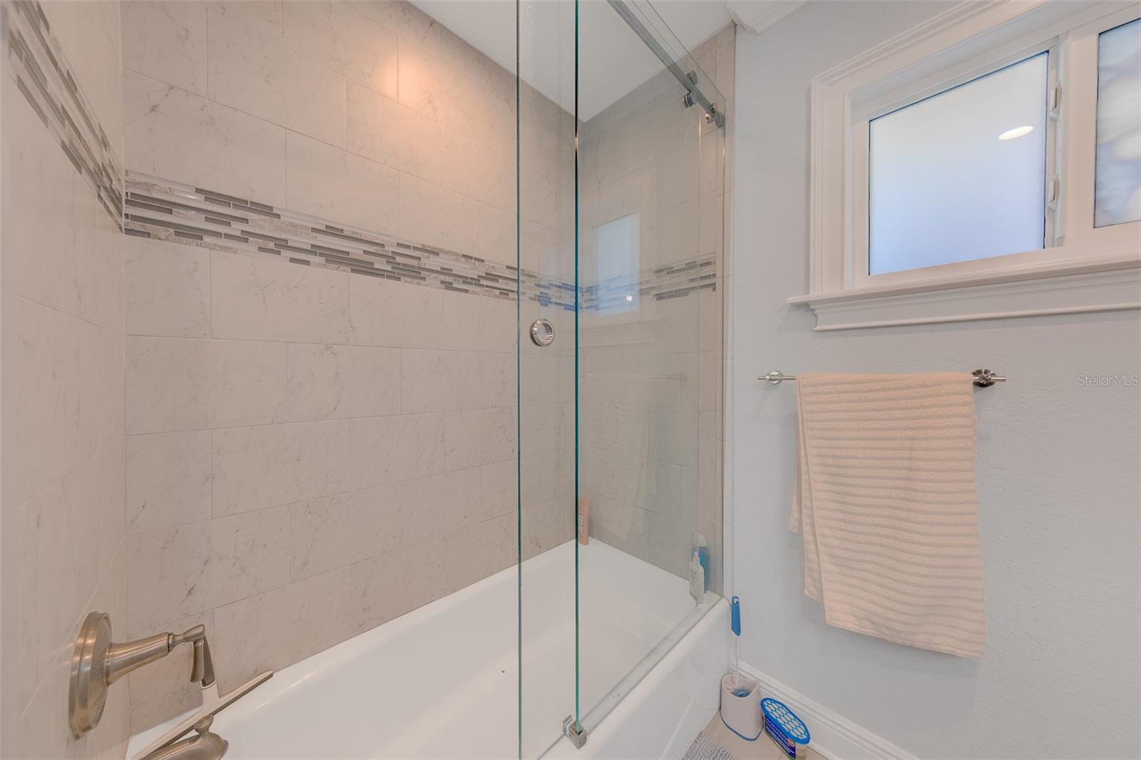 196 Overbrook Dr E Property Photo 30