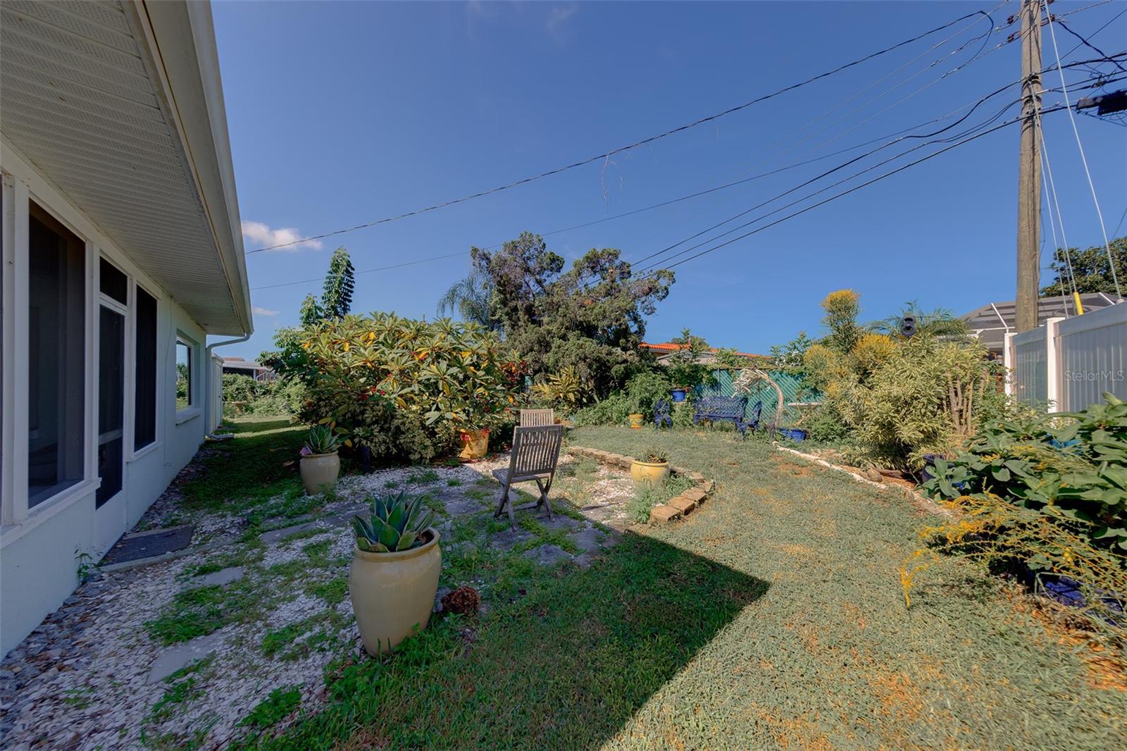 196 Overbrook Dr E Property Photo 38