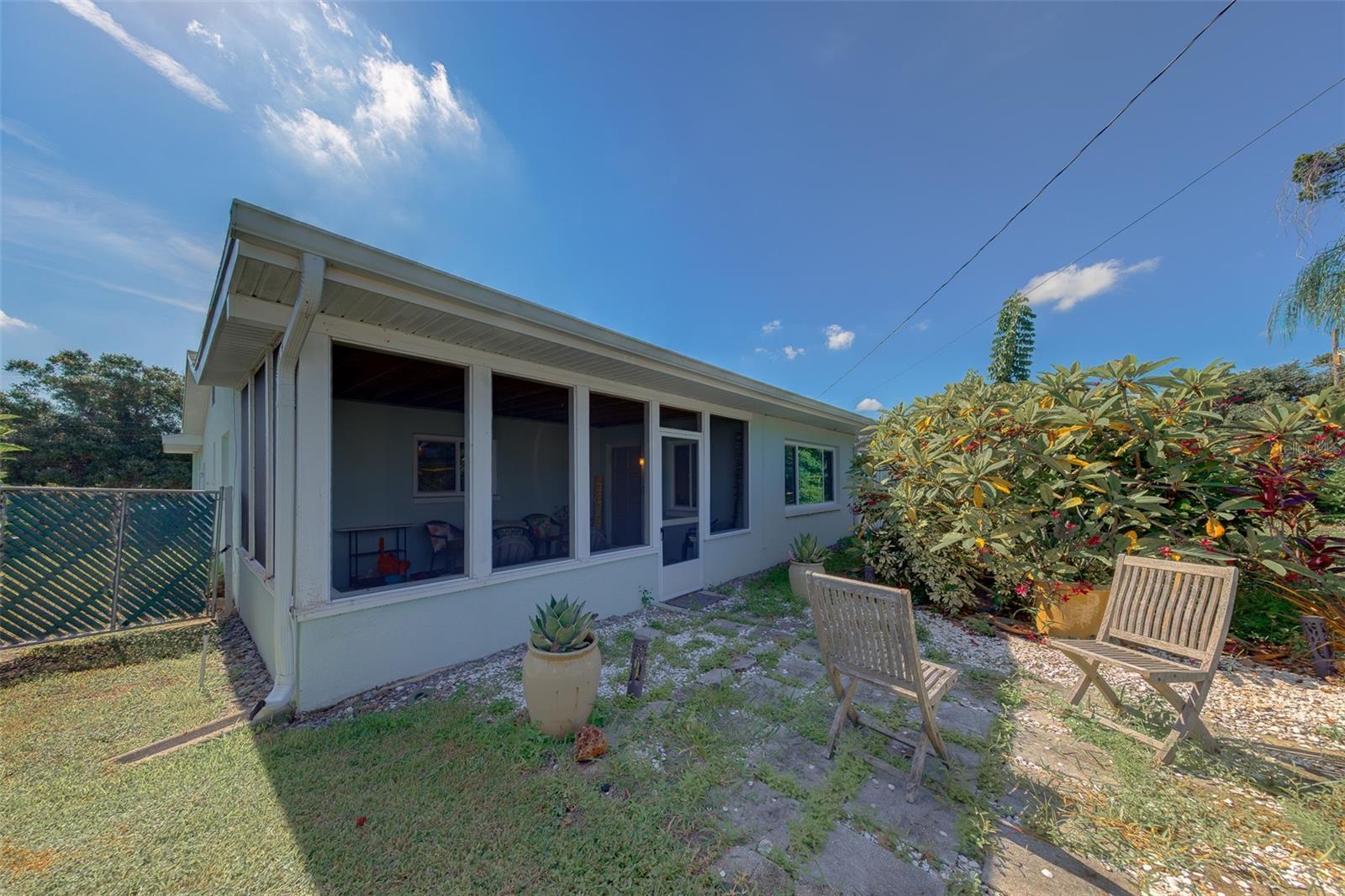 196 Overbrook Dr E Property Photo 39