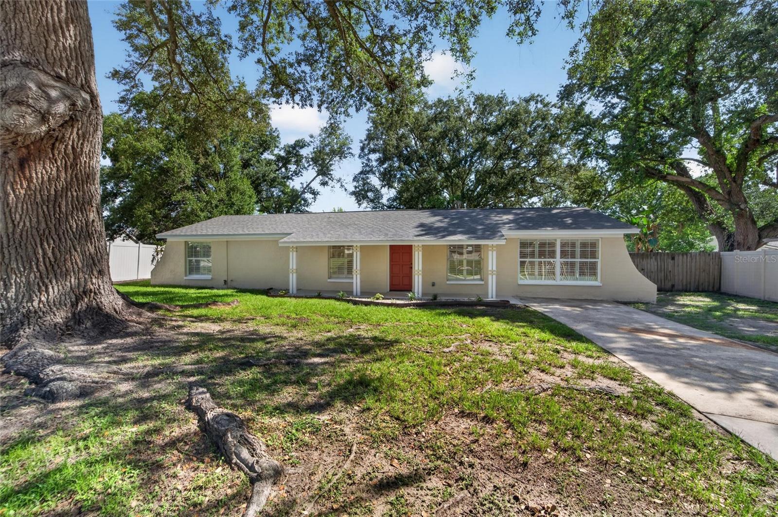 522 HIGHVIEW CIR N
