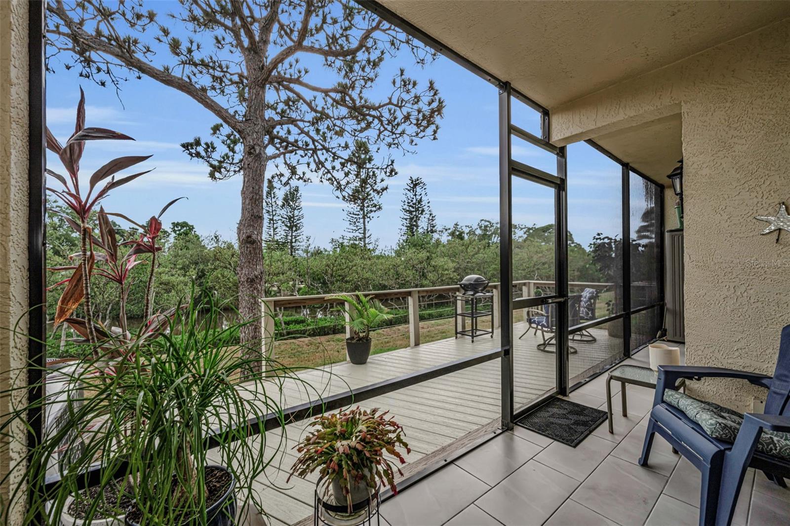 1673 SEASCAPE CIR #102 Property Photo 1