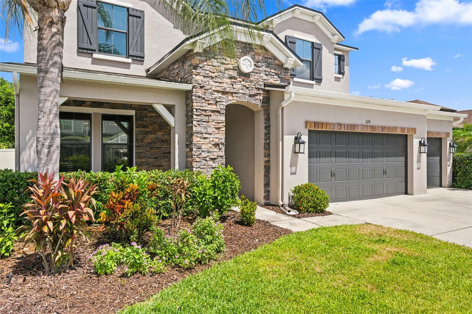 1120 Maza Pl Property Photo 3