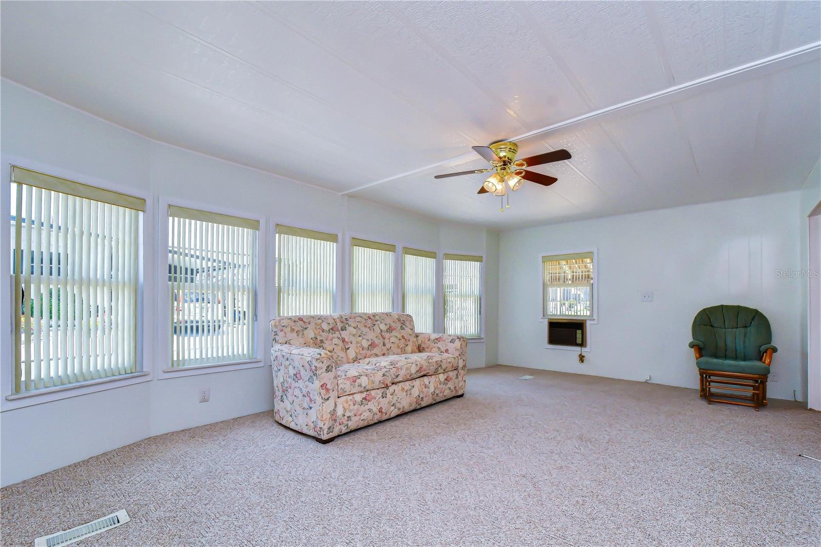 37816 Barcelona Ave Property Photo 9