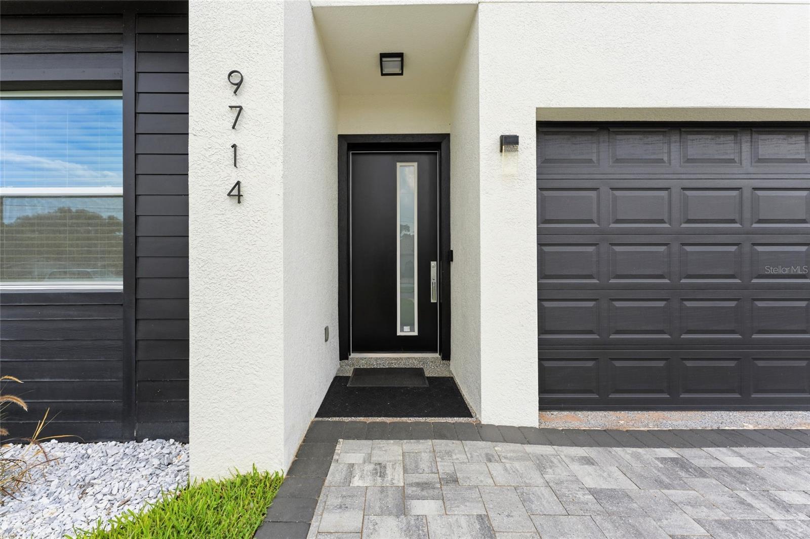 9714 Van St Property Photo 3