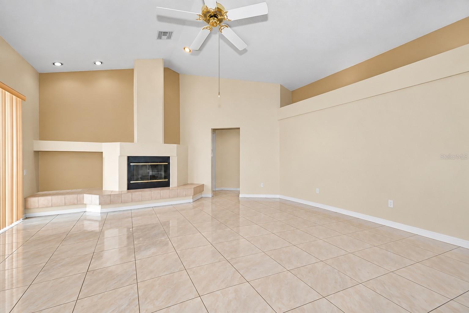 7405 Evesborough Ln Property Photo 3