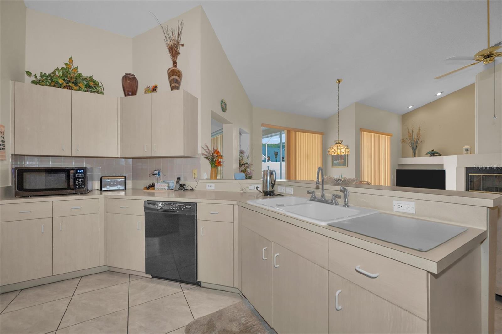7405 Evesborough Ln Property Photo 8