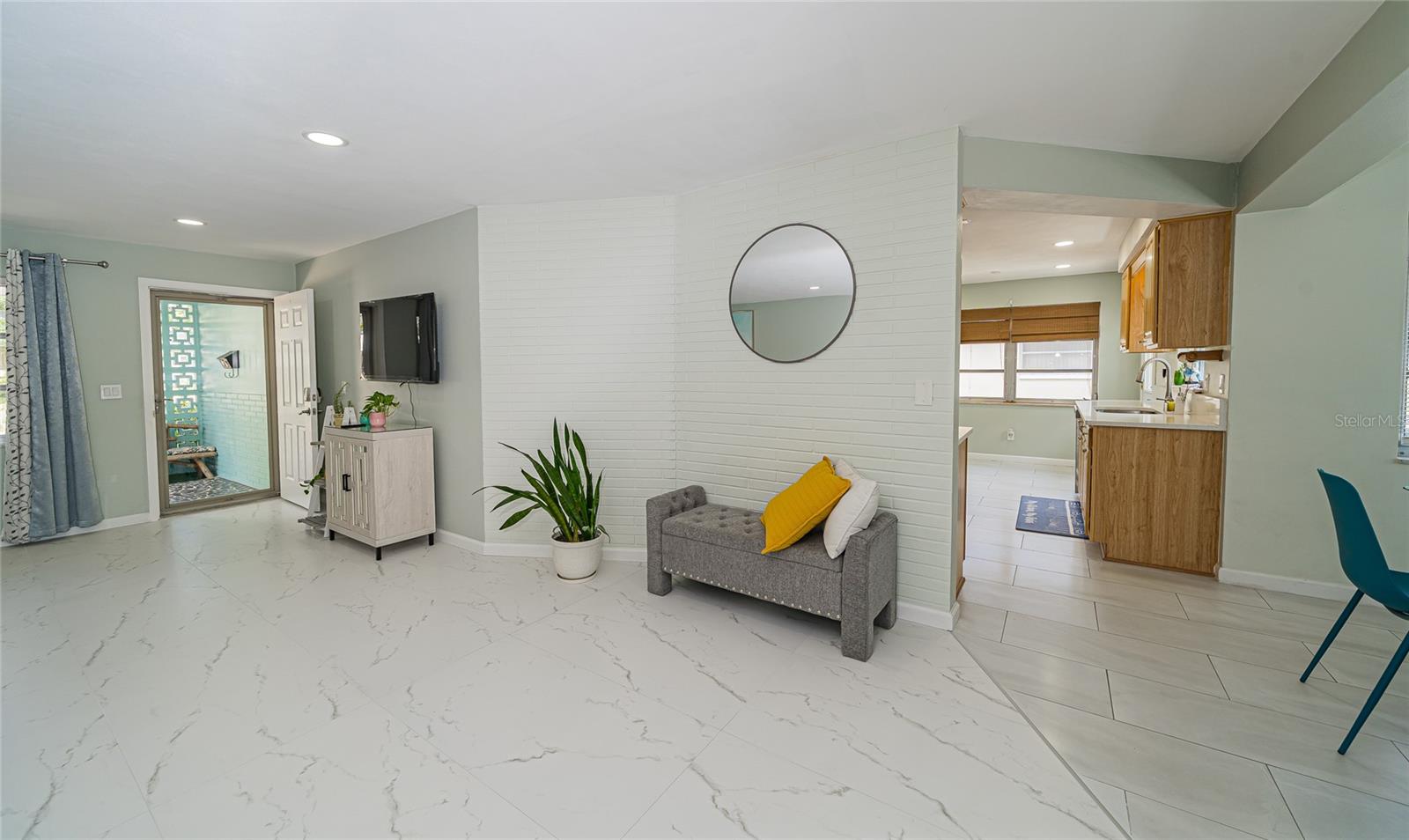 2063 Dunston Cove Rd Property Photo 4