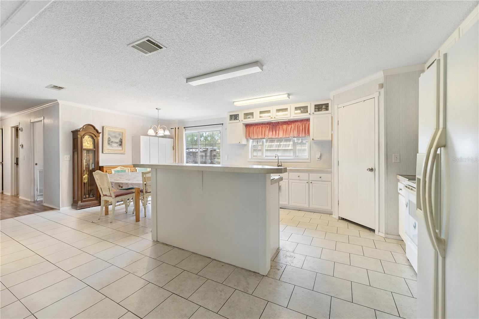 13020 Webster St Property Photo 9