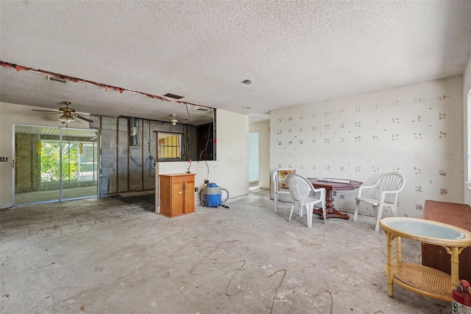8373 78th Ter Property Photo 2