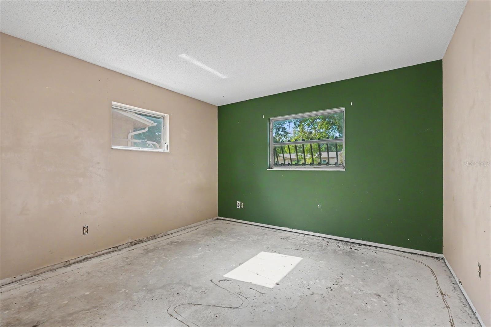 8373 78th Ter Property Photo 4