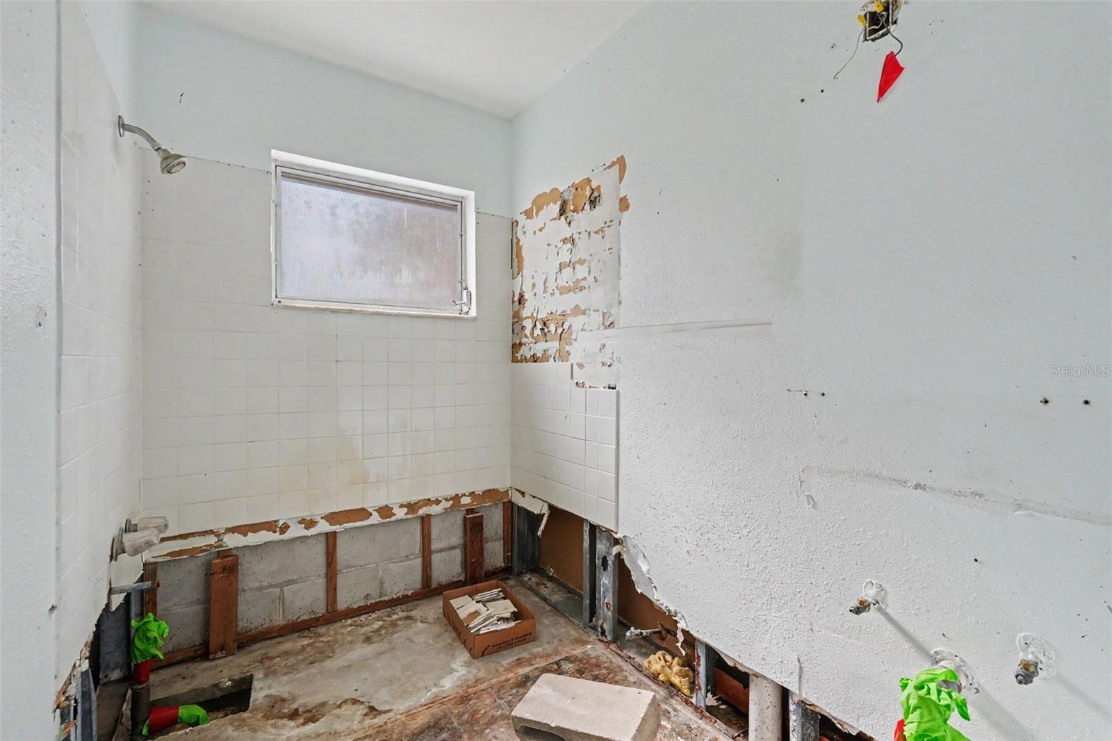8373 78th Ter Property Photo 5