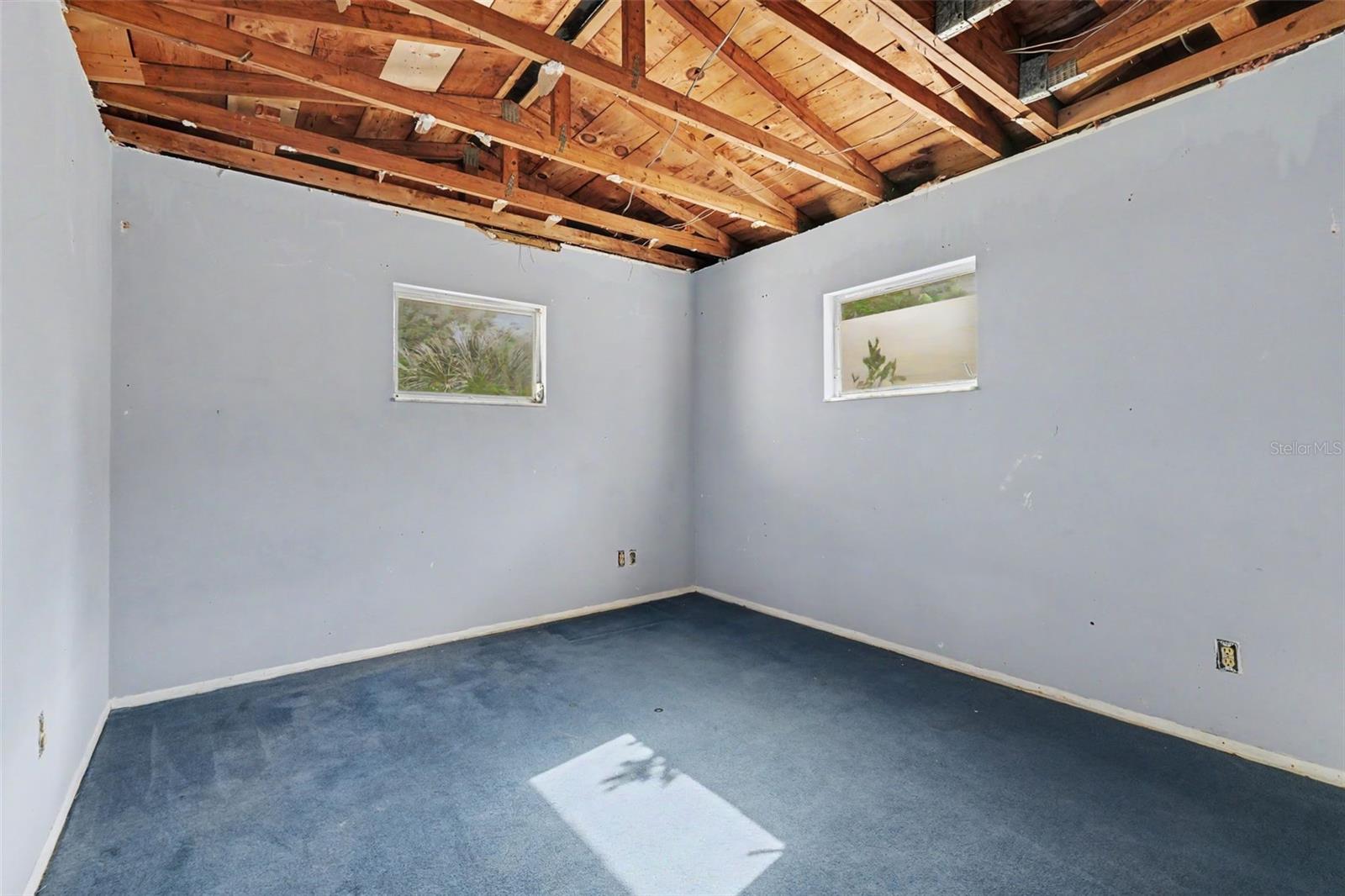 8373 78th Ter Property Photo 6