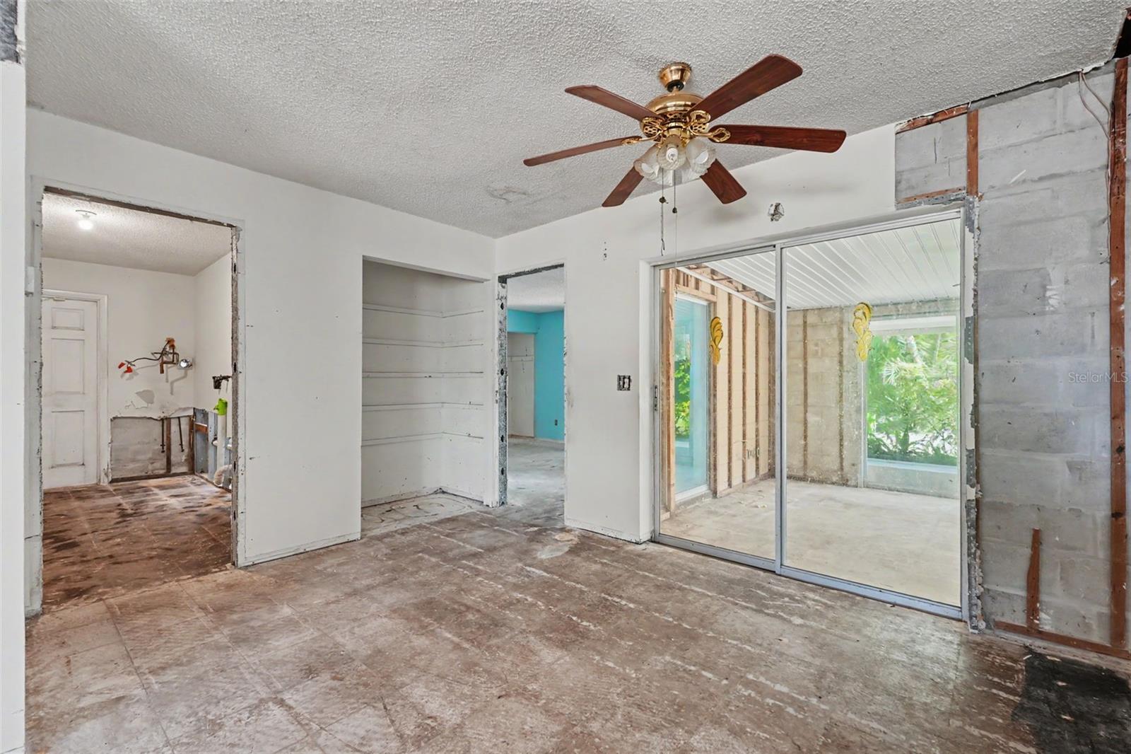 8373 78th Ter Property Photo 7