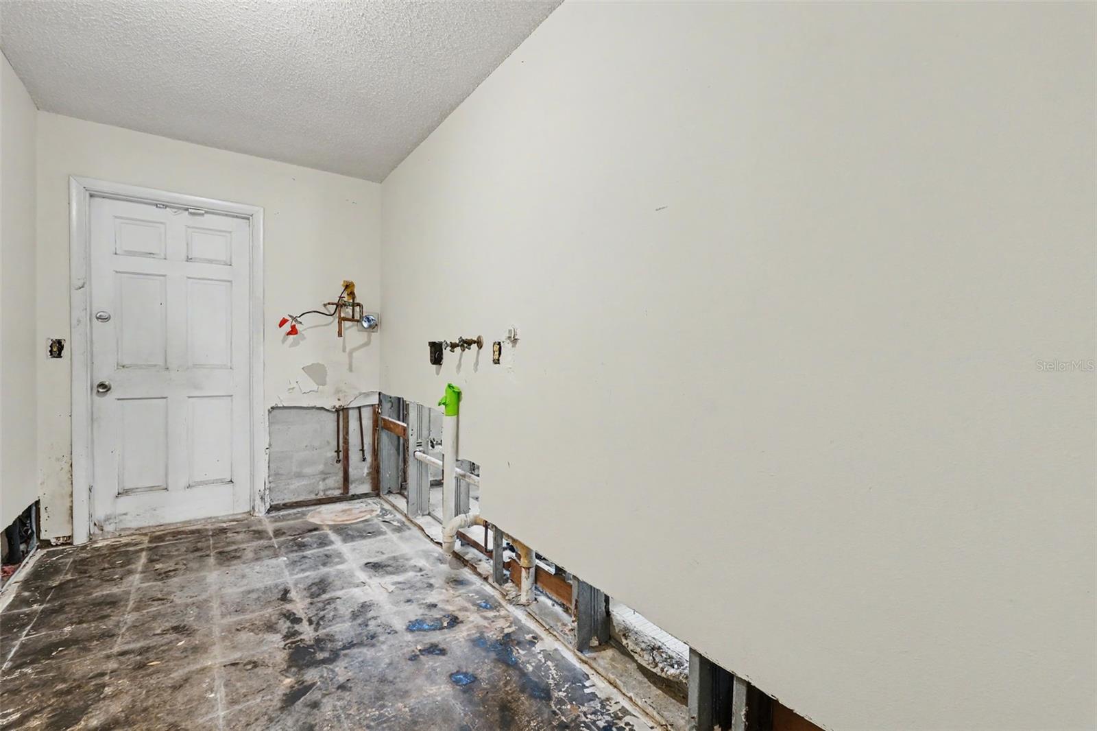 8373 78th Ter Property Photo 10