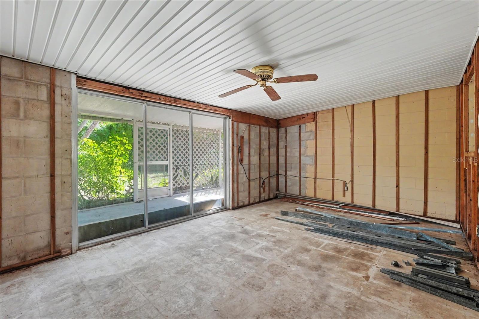 8373 78th Ter Property Photo 13