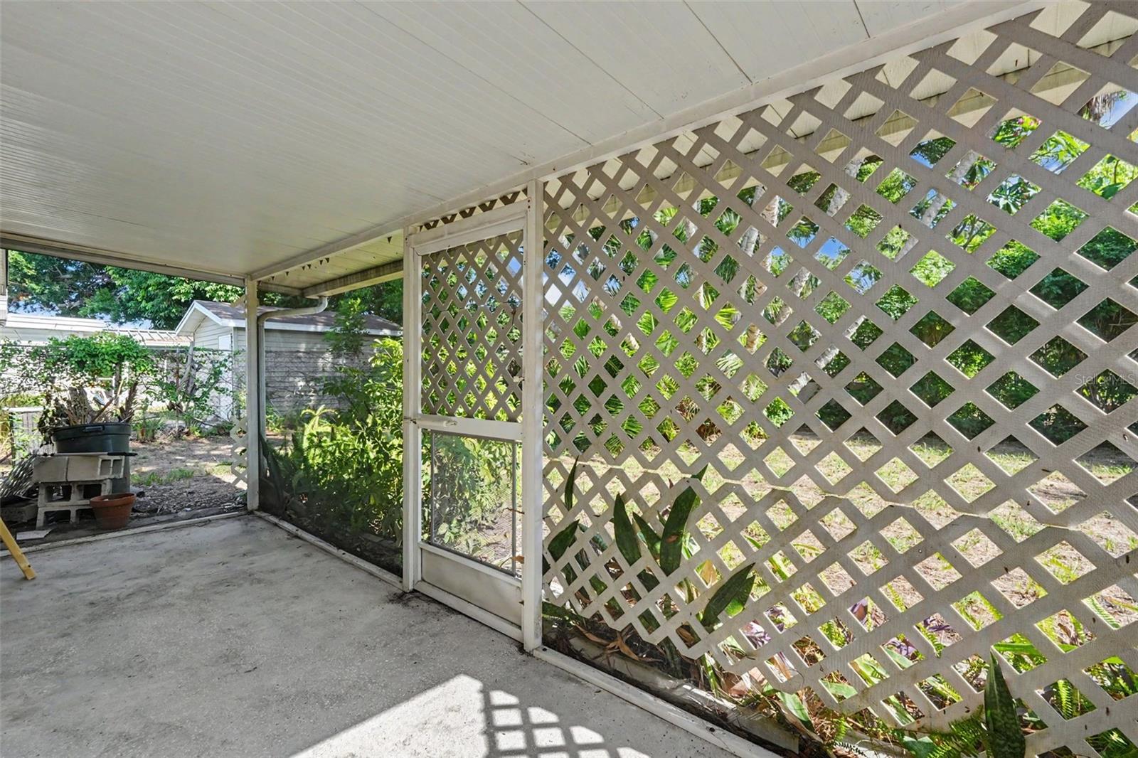 8373 78th Ter Property Photo 15