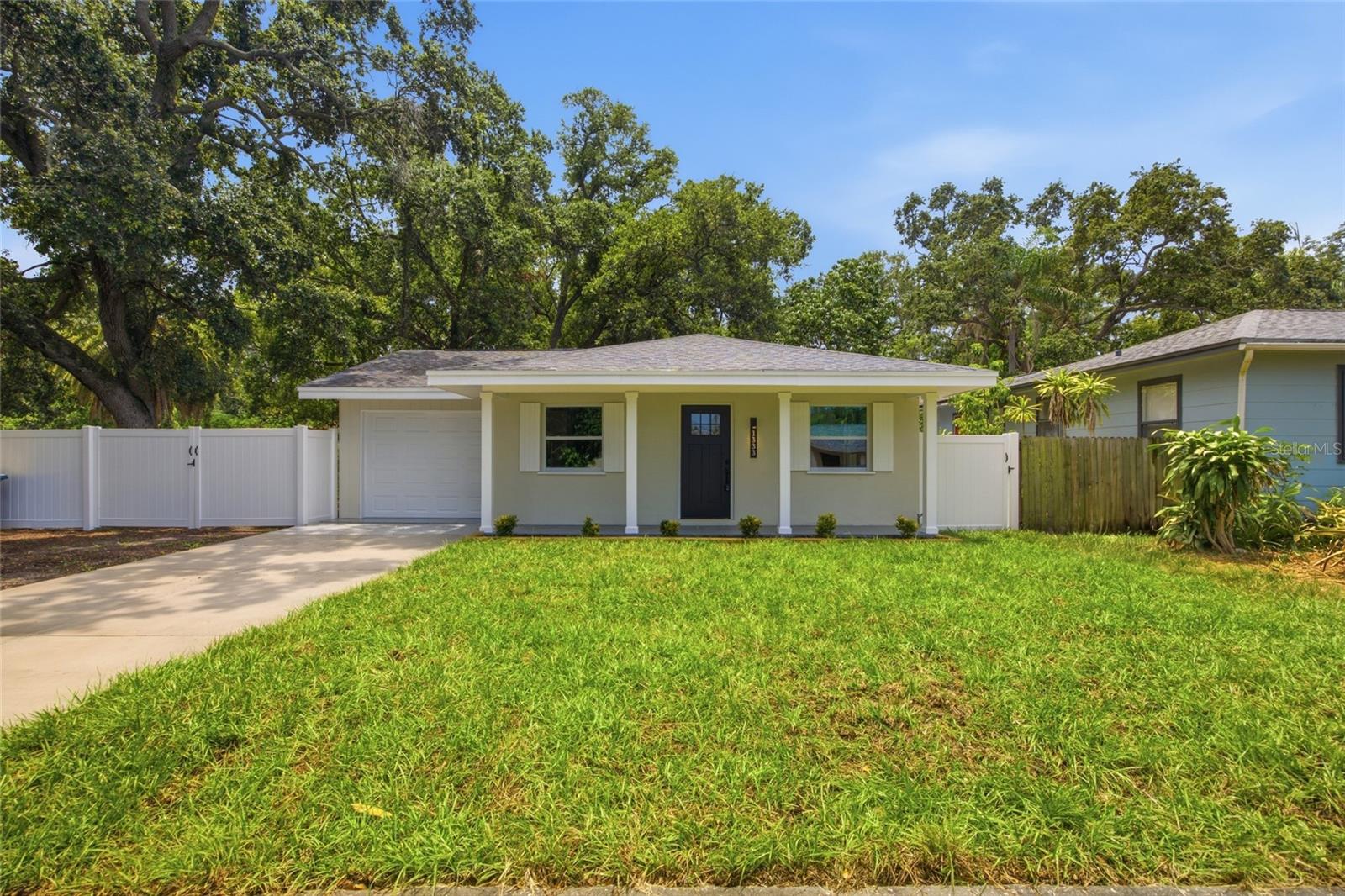 1333 OVERLEA ST Property Photo 1