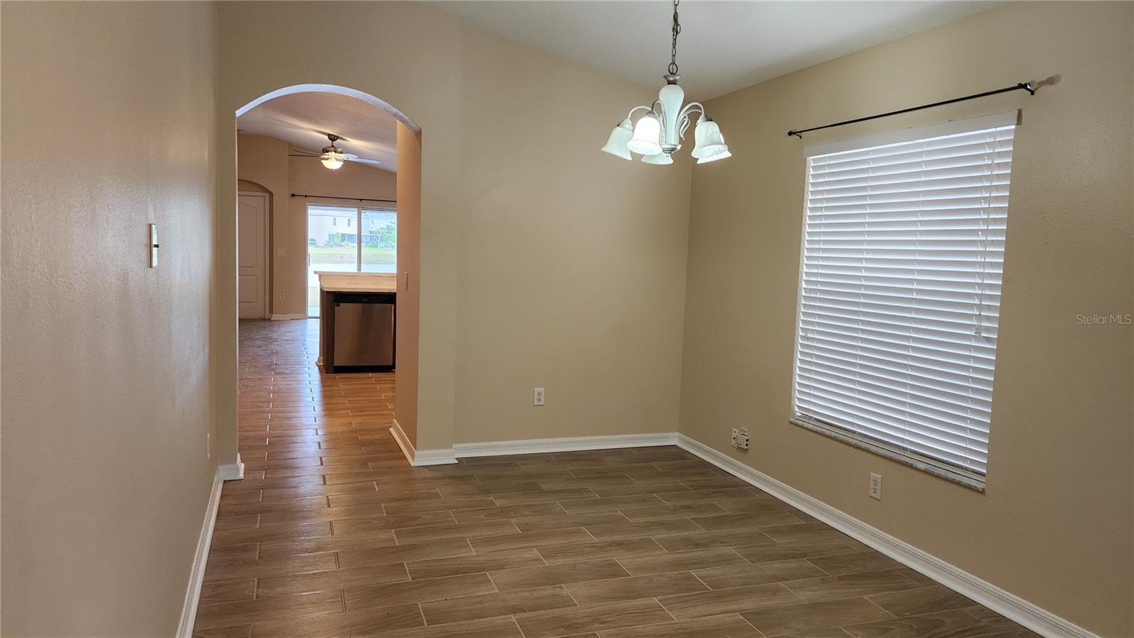 7955 Carriage Pointe Dr Property Photo 2