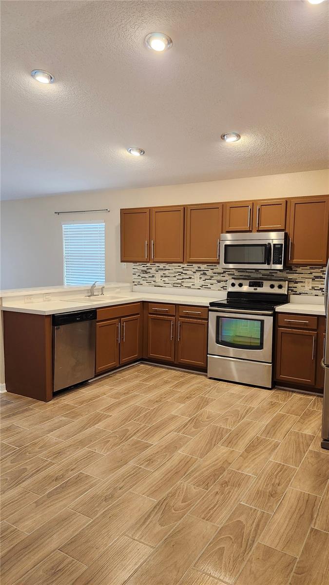 7955 Carriage Pointe Dr Property Photo 3