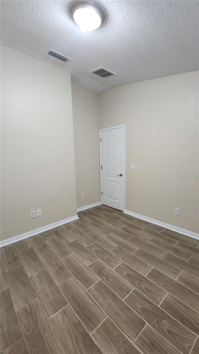 7955 Carriage Pointe Dr Property Photo 9