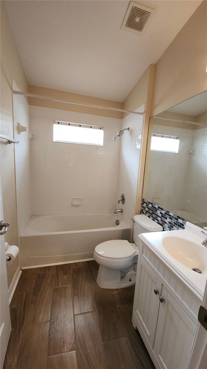 7955 Carriage Pointe Dr Property Photo 10