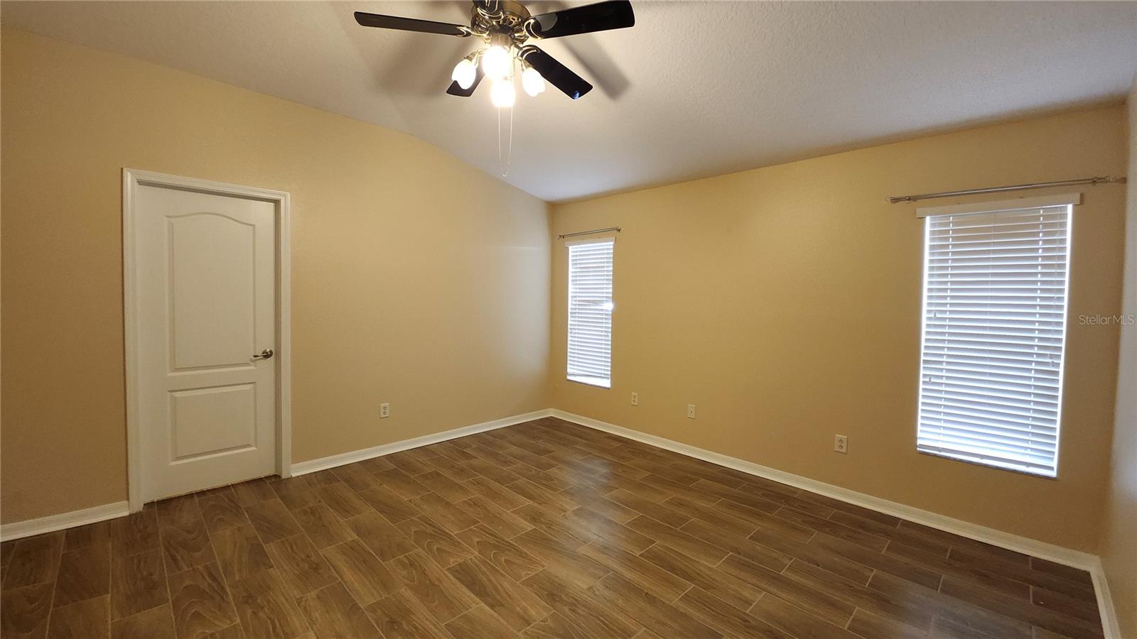 7955 Carriage Pointe Dr Property Photo 12
