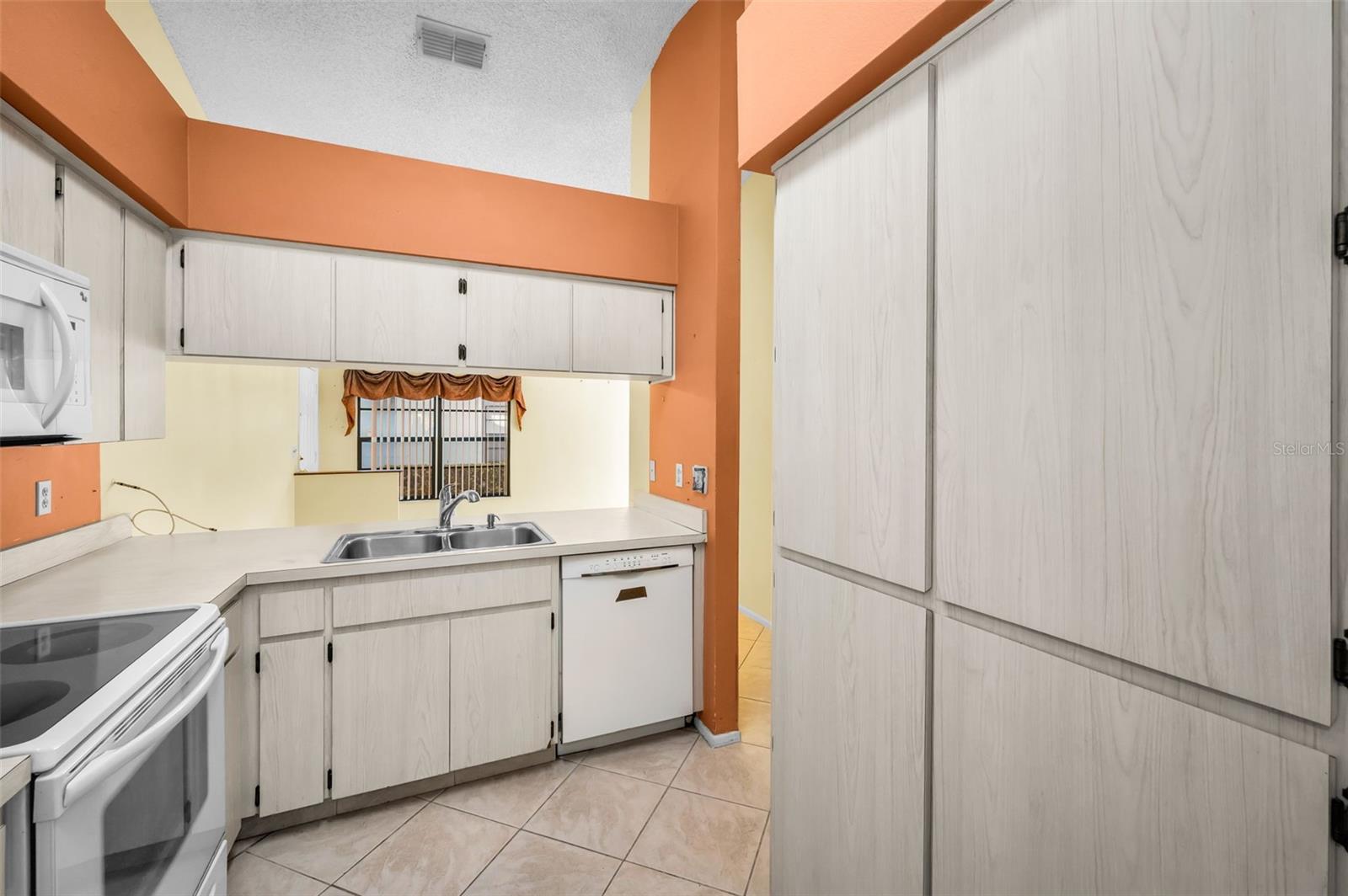 3500 Magnolia Ridge Cir #405 Property Photo 11