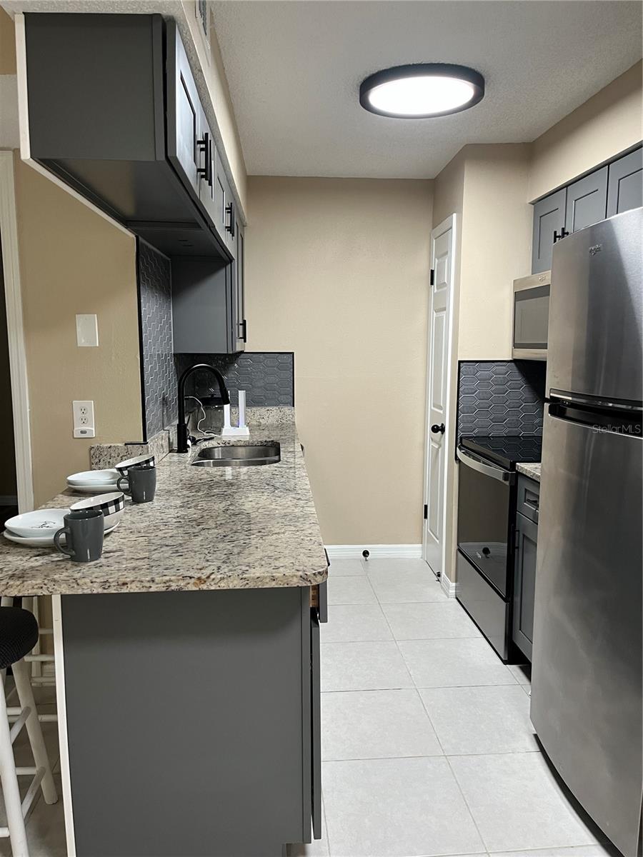 211 THORN TREE PL Property Photo 1