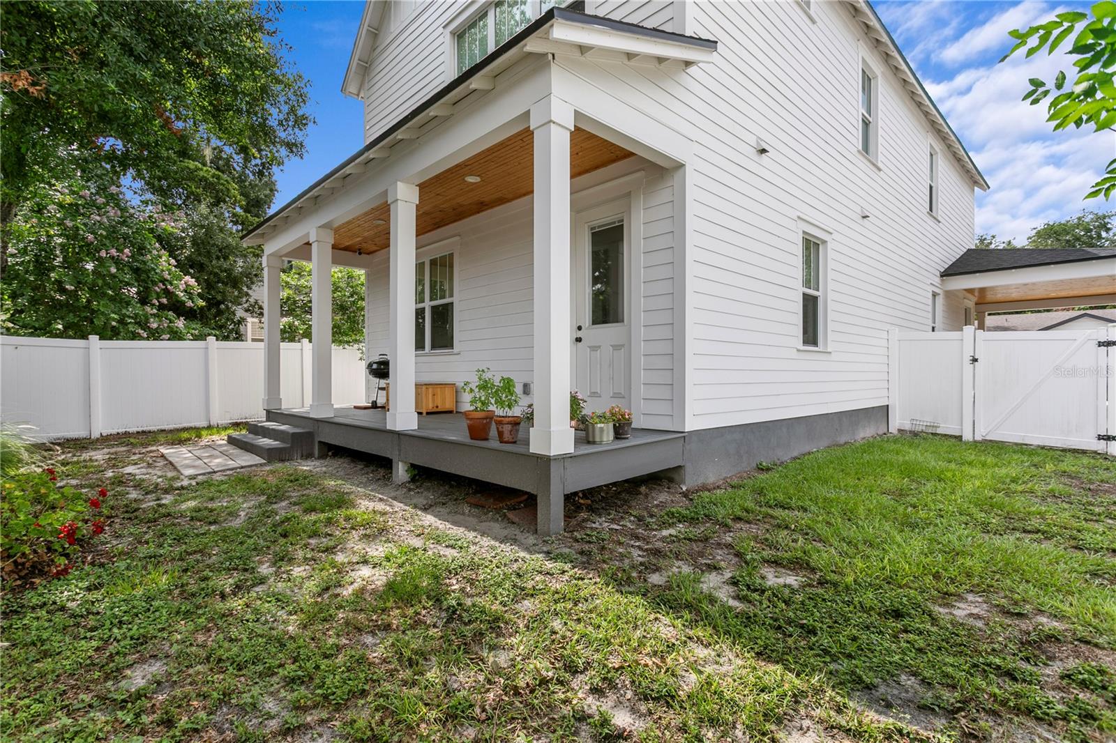 213 W Elm St Property Photo 43