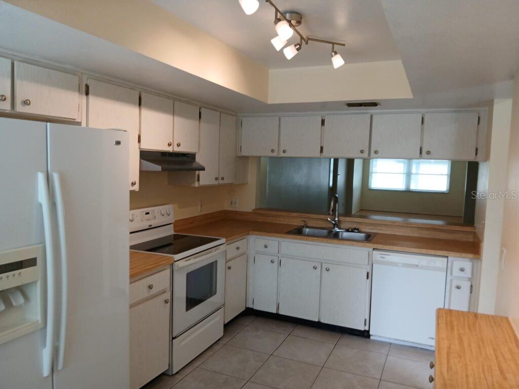 7560 92nd St #201b Property Photo 4